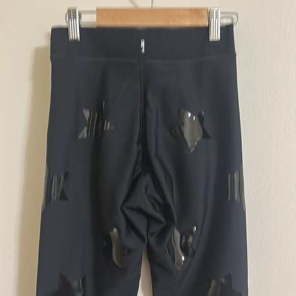 EUC Ultracor Black Star Athletic Leggings - Picture 3 of 6